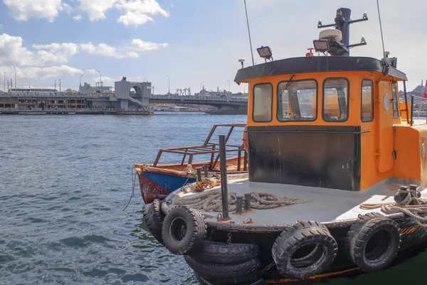 Istambul, Turquia - Setembro-28,2019: Fechar o barco de pesca em — Fotografia de Stock