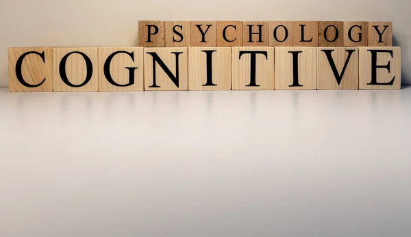 Texto de psicología cognitiva de cubos de madera. El término psicología profesión . — Foto de Stock