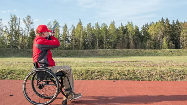 Тренировки стрельбы в инвалидных колясках — стоковое фото