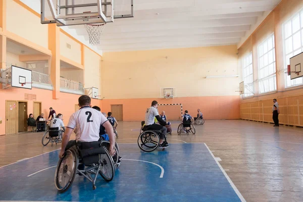 Formazione Persone Con Disabilità Nella Pallacanestro Sedia Rotelle Palestra Fotografia Stock