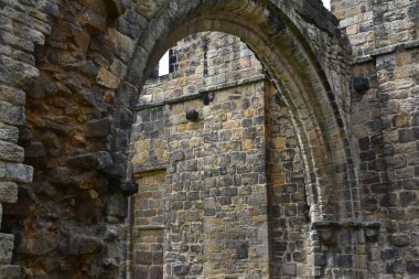 Kirkstall Abbey.A bir kamu parkta yer alan sarnıç manastır, harap. Bu c.1152 kuruldu.