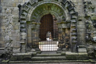 Kirkstall Abbey.A bir kamu parkta yer alan sarnıç manastır, harap. Bu c.1152 kuruldu.