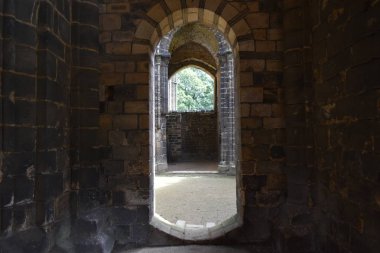Kirkstall Abbey.A bir kamu parkta yer alan sarnıç manastır, harap. Bu c.1152 kuruldu.