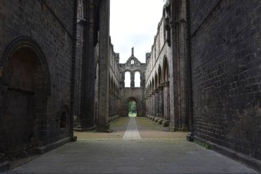 Kirkstall Abbey.A bir kamu parkta yer alan sarnıç manastır, harap. Bu c.1152 kuruldu.