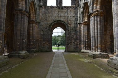 Kirkstall Abbey.A bir kamu parkta yer alan sarnıç manastır, harap. Bu c.1152 kuruldu.