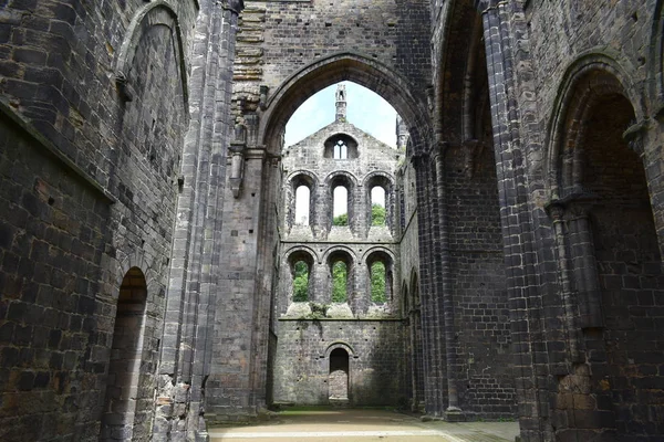 柯克斯托尔修道院 一座被毁的西斯特修道院 坐落在一个公园里 它成立于C 1152 — 图库照片