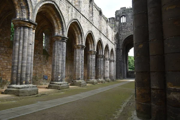 Abdij Van Kirkstall Een Geruïneerd Cisterciënzer Klooster Dat Zich Een — Stockfoto