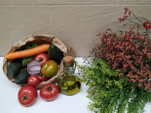 Sebze ve çiçekler, sağlıklı gıda ile hala hayat