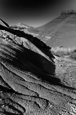 Siyah beyaz doğa fotoğrafçılığı. Jeolojik oluşumlar. Nallihan Ankara Türkiye.