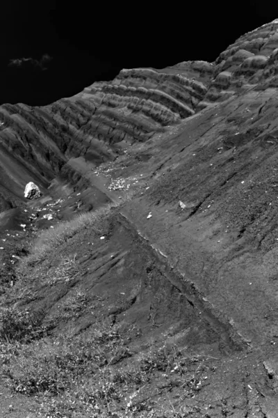 Siyah beyaz doğa fotoğrafçılığı. Jeolojik oluşumlar. Nallihan Ankara Türkiye.