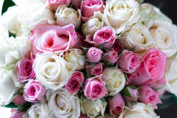 Bouquet de mariée blanc et rose — Photo