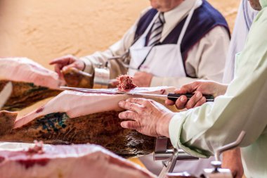 İber jambon bıçakile kesilmiş