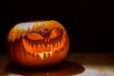 Canavar balkabağı, turuncu cadılar bayramını kızdırdı.