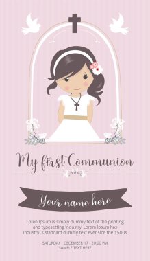 İlk komünyon davetim. Komünyon elbise ve sevimli çerçeve ile güzel kız