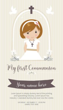 İlk komünyon davetim. Komünyon elbise ve sevimli çerçeve ile güzel kız