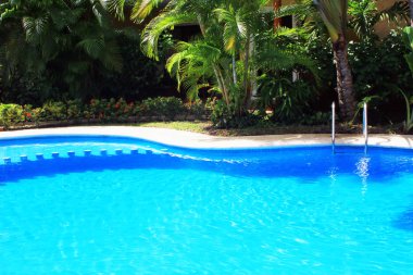 Karayip otelmerdivenli yüzme havuzu