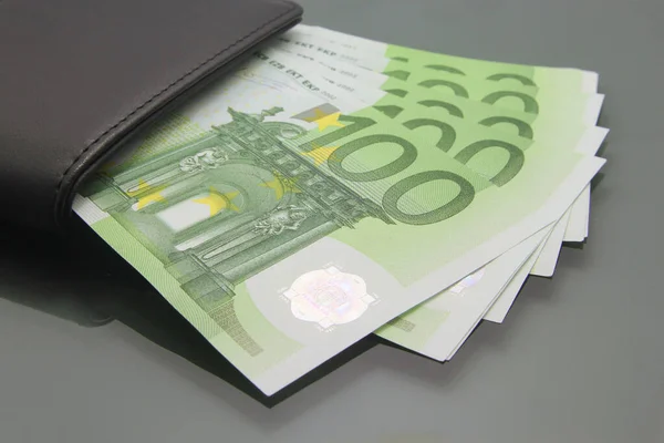 Cien Billetes Euro Varios Billetes Dentro Una Billetera Primer Plano —  Fotos de Stock