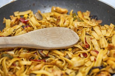 Çanak Bami Goreng