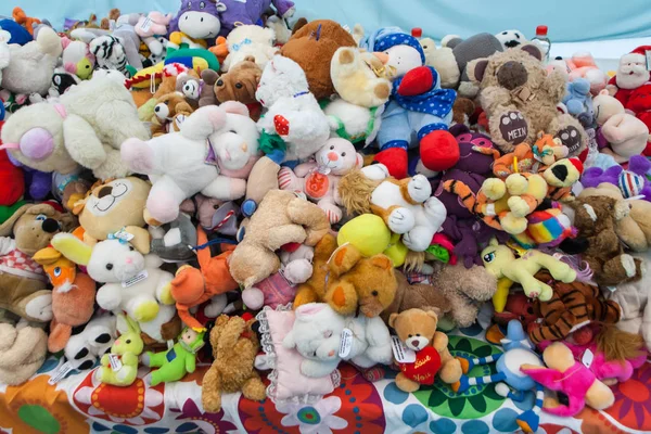 Farklı peluş oyuncaklar