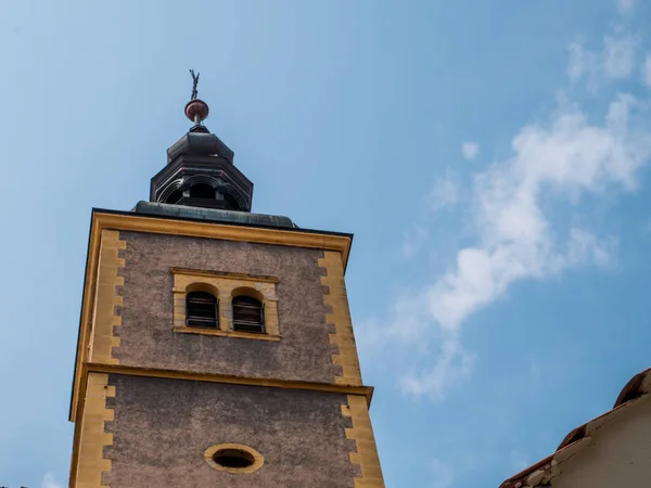 La torre de la iglesia de San Juan Bautista. Varazdin, Croata — Foto de Stock