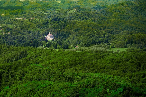 Magnifique Château Trakoscan Montagnes Verdoyantes — Photo