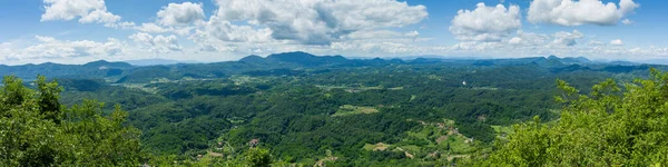 Plano Panorámico Bosques Colinas Día Nublado —  Fotos de Stock