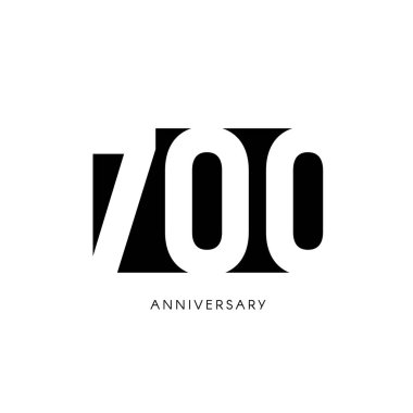 Yedi yüz yıl dönümü, minimalist logo. Yedi-yüzüncü yıl, 700 jubilee, tebrik kartı. Doğum günü davetiyesi. 700 yıl işareti. Beyaz arka planda siyah negatif uzay vektör çizim.