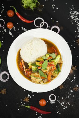 Asya karıştırın kızarmış pilav ile