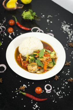 Asya karıştırın kızarmış pilav ile