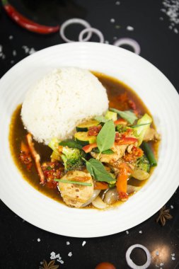 Asya karıştırın kızarmış pilav ile