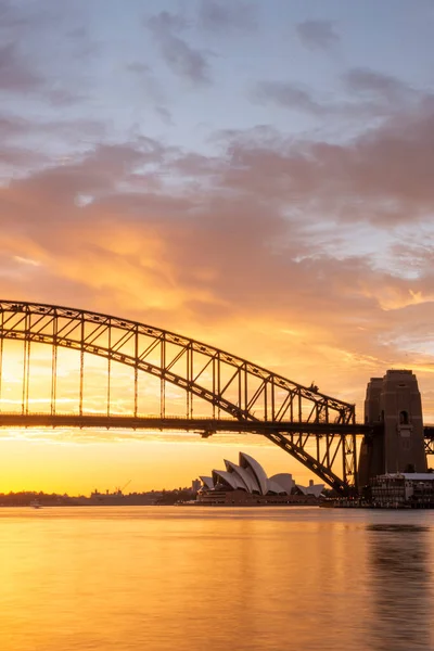 Sydney Şubat Opera Binası Liman Köprüsü Sabah Güneşiyle — Stok fotoğraf