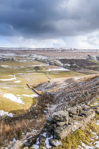 Mur Pierre Sèche Sinueux Dans Paysage Hivernal Yorkshire Occidental — Photo
