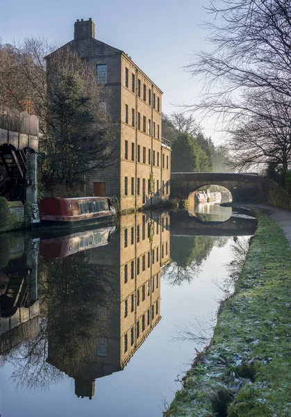 Del Kanalen Rochdale Som Det Passerar Genom Hebden Bridge Calderdale — Stockfoto