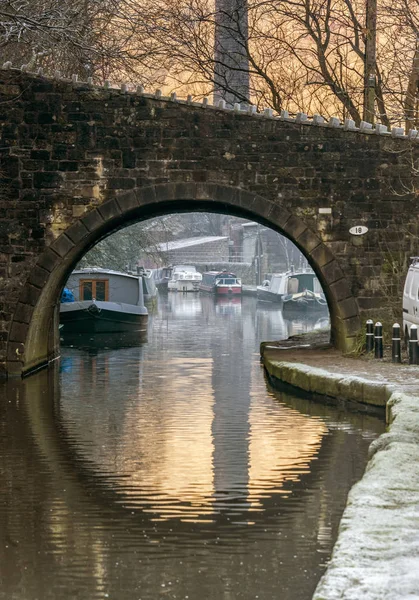 Del Kanalen Rochdale Som Det Passerar Genom Hebden Bridge Calderdale — Stockfoto