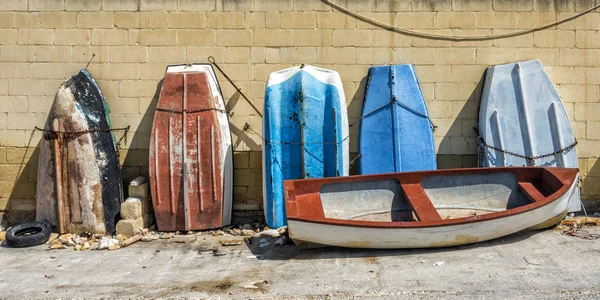 Row Old Boats Stood End Boatyard Valletta Malta — Stock Photo, Image