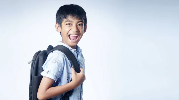 Menino Escola Com Mochila Expressão Choque Isolado Branco — Fotografia de Stock