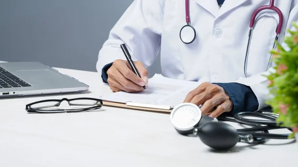 Tıbbi sağlık iş ve doktor hizmeti fotoğraf konsepti