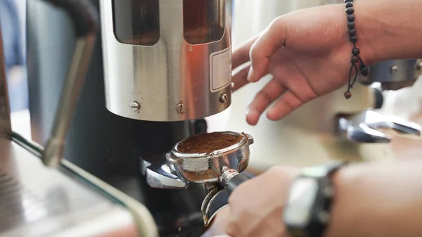 Barista Che Prepara Caffè Espresso Bar — Foto Stock