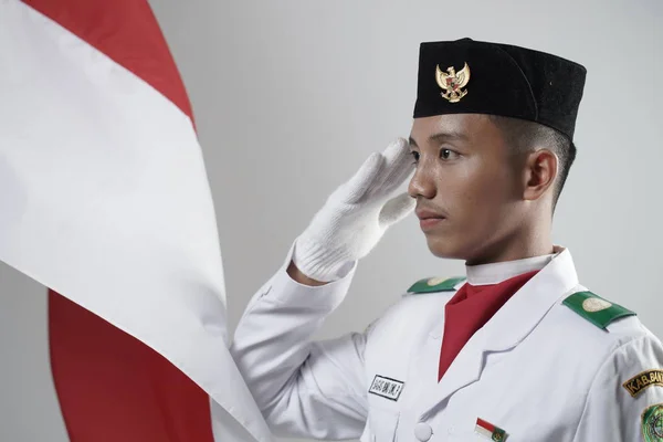 Młody Człowiek Indonezyjska Flaga Narodowa Podnoszenia Troop Krajowa Rada Paskibraka — Zdjęcie stockowe