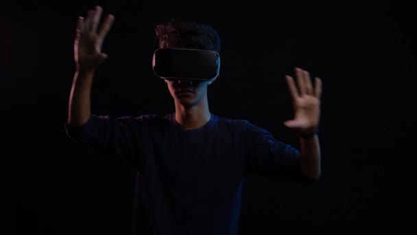 Man Using Virtual Reality Headset Play Isolated Black — Stock Video