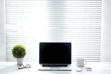 Bilgisayarlı Modern Office masası