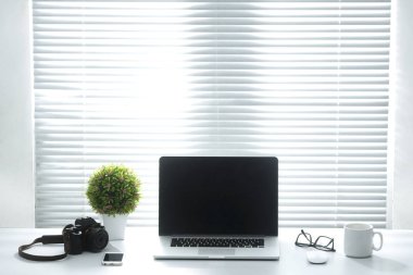 Bilgisayarlı Modern Office masası