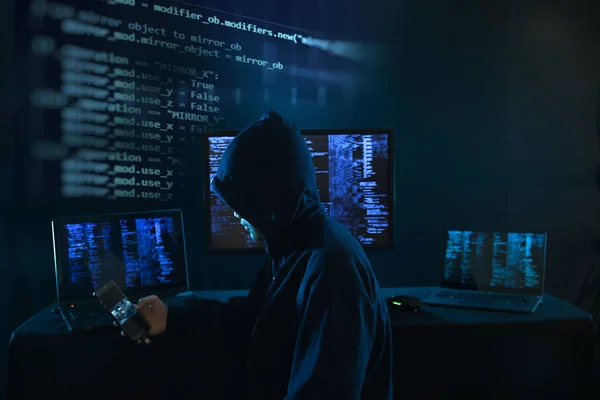 Internetkriminalität Hacker Arbeiten Einem Code Auf Dunklem Digitalen Hintergrund Mit — Stockfoto