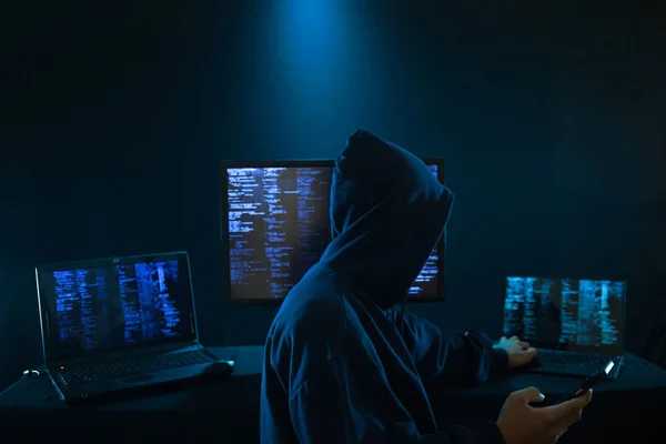 Internet Criminaliteit Concept Hacker Bezig Met Een Code Donkere Digitale — Stockfoto