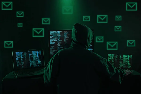 Konsep Kejahatan Internet Hacker Bekerja Pada Kode Pada Latar Belakang Stok Lukisan  