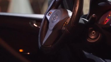 Bir adam arabasına biner.