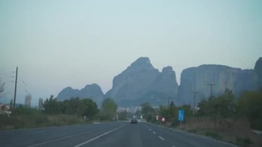 Meteora tepelerine arabayla gitmek