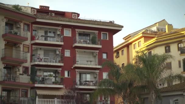 Casa Colorida Edificio Adosado Balcón Casa Adosada Cerca Del Puerto — Vídeos de Stock