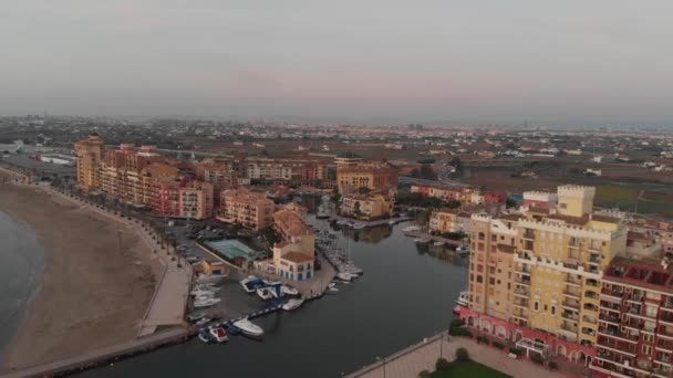 Luftaufnahme Von Hafen Bucht Mit Yachten Stadt Mit Architektur Schöner — Stockvideo