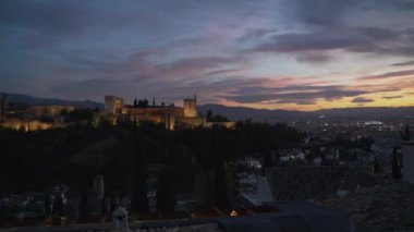 Granada, Endülüs, İspanya 'daki Alhambra sarayının manzarası.